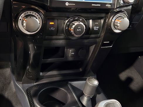 Used 2024 Toyota 4Runner TRD Off-Road image 31