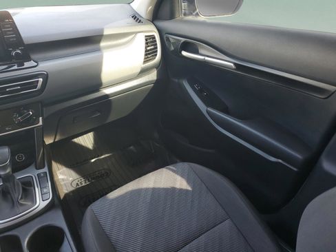 Used 2022 Kia Seltos LX image 11