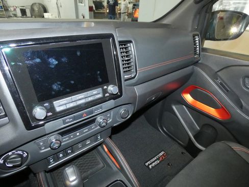 Used 2023 Nissan Frontier PRO-4X w/ Pro Convenience Package image 11