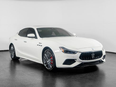 Used 2023 Maserati Ghibli Modena image 4