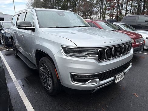 Used 2024 Jeep Wagoneer L Series II w/ Flexible Seating Group image 3