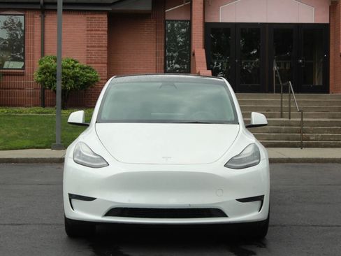 Used 2021 Tesla Model Y Long Range AWD/4WD image 2