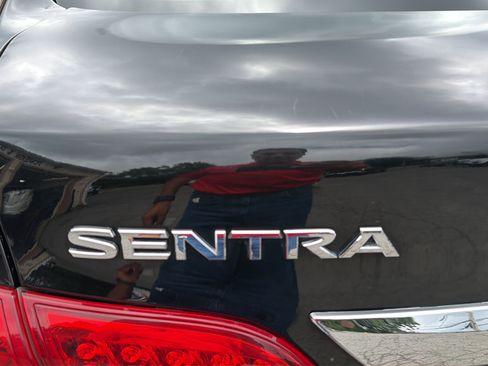 Used 2015 Nissan Sentra SV FWD image 35