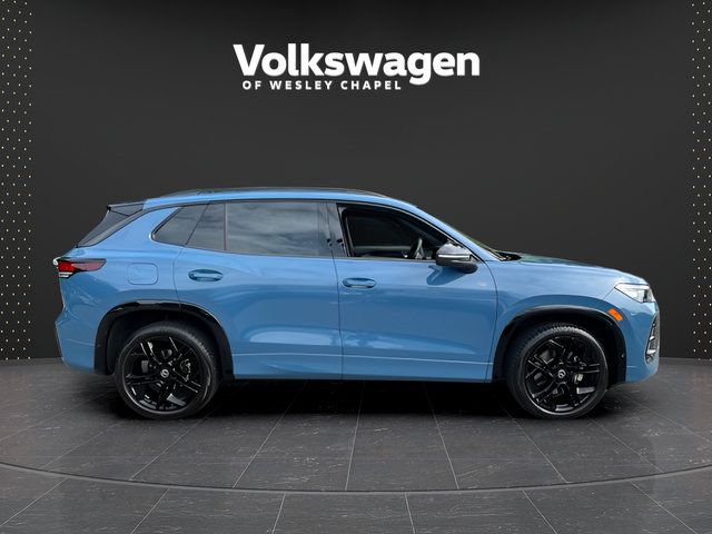 Certified 2025 Volkswagen Tiguan SE R-Line AWD/4WD image 9