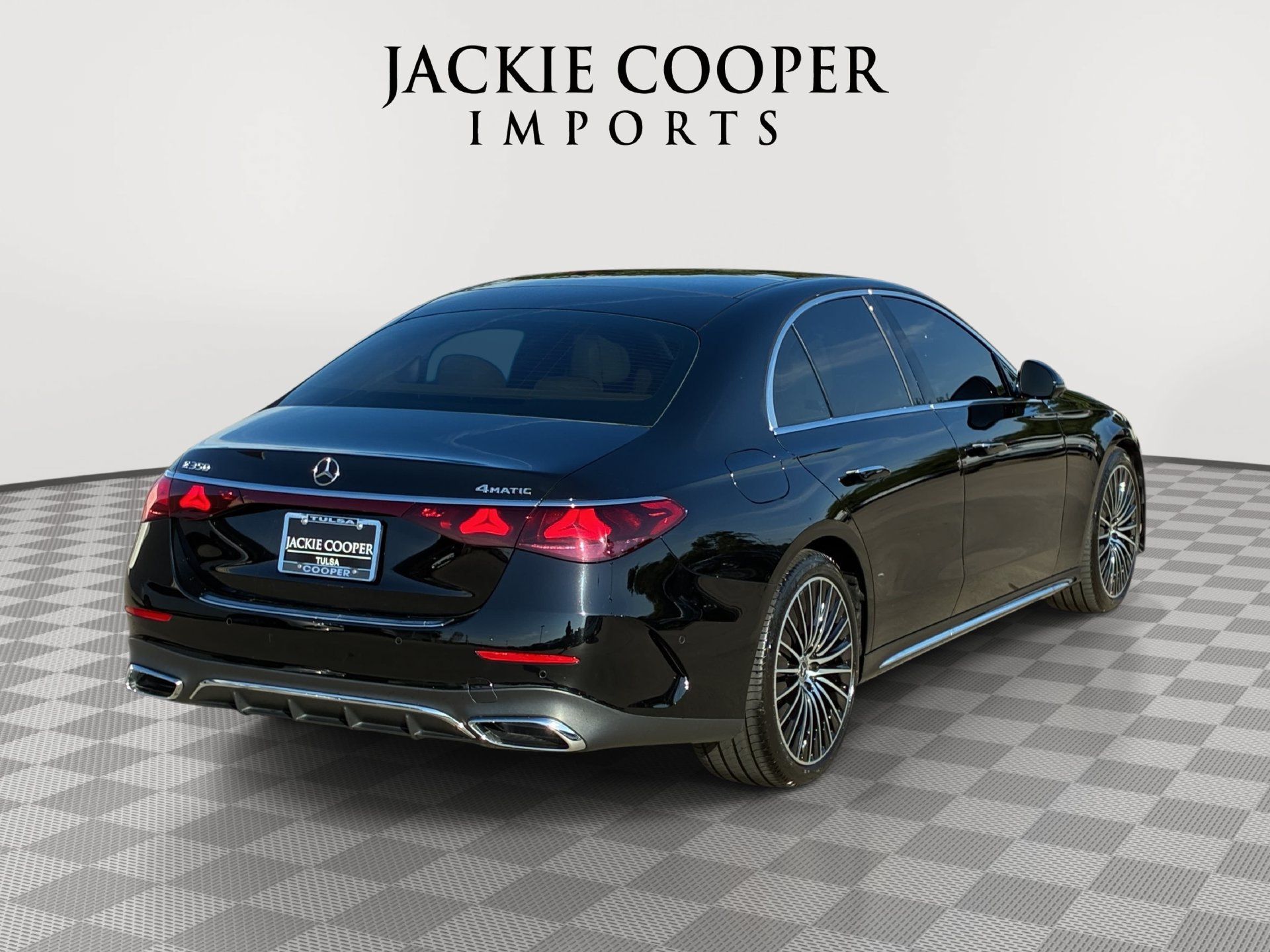 Used 2024 Mercedes-Benz E 350 4MATIC Sedan image 5
