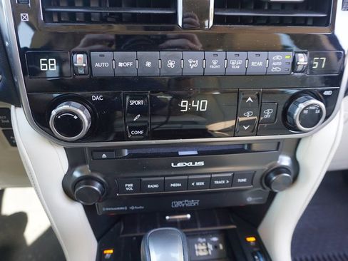 Used 2023 Lexus GX 460 Luxury w/ Accessory Package AWD/4WD image 12