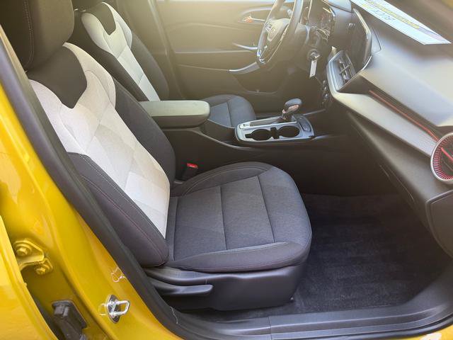 Used 2024 Chevrolet Trax RS w/ Sunroof Package FWD image 6
