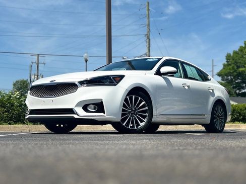 Used 2017 Kia Cadenza Premium FWD image 2