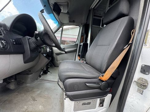 Used 2015 Mercedes-Benz Sprinter 2500 image 16
