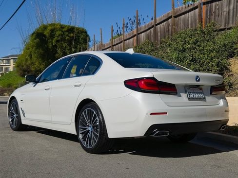 Used 2023 BMW 530e w/ Premium Package image 29