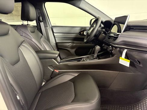 New 2026 Jeep Compass Latitude w/ Sun and Sound Group AWD/4WD image 13