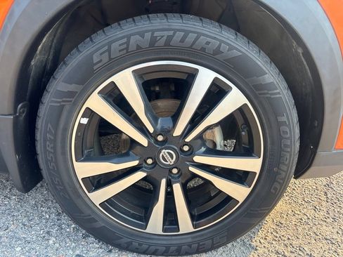 Used 2019 Nissan Kicks SR w/ SR Premium Package FWD image 28