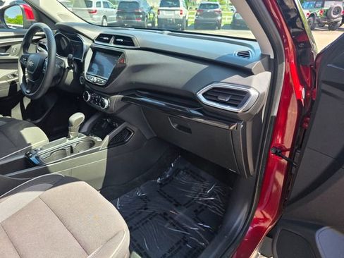 Used 2023 Chevrolet TrailBlazer LT w/ Convenience Package AWD/4WD image 9