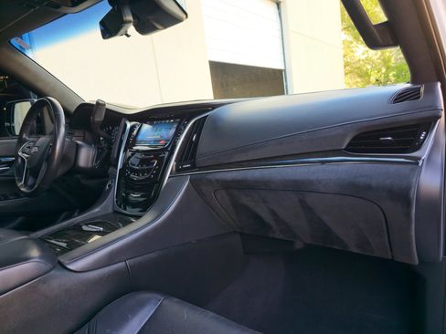 Used 2018 Cadillac Escalade ESV Platinum image 31