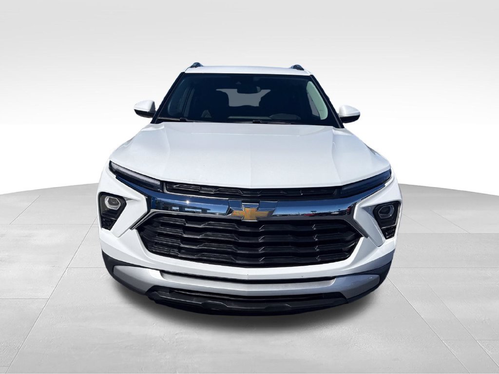 Used 2025 Chevrolet TrailBlazer LT AWD/4WD image 9