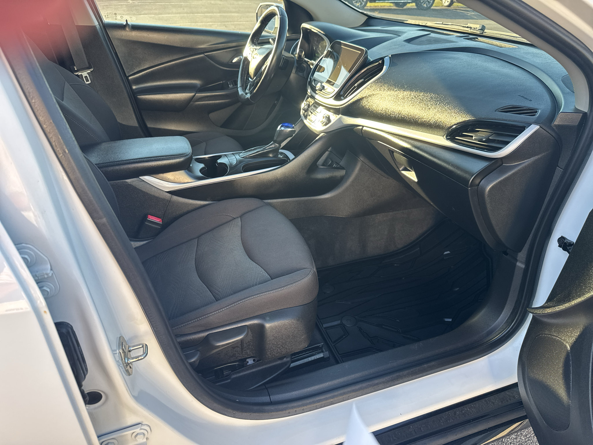 Used 2019 Chevrolet Volt LT w/ Comfort Package FWD image 23