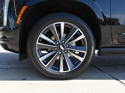 Certified 2025 Cadillac Escalade Sport w/ LPO, Floor Liner Package image 29