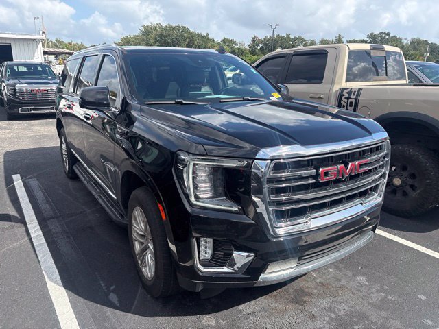 Used 2024 GMC Yukon XL SLT w/ SLT Luxury Package AWD/4WD image 3