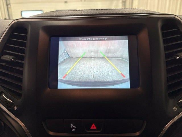 Used 2019 Jeep Cherokee Latitude Plus w/ Cold Weather Group FWD image 20