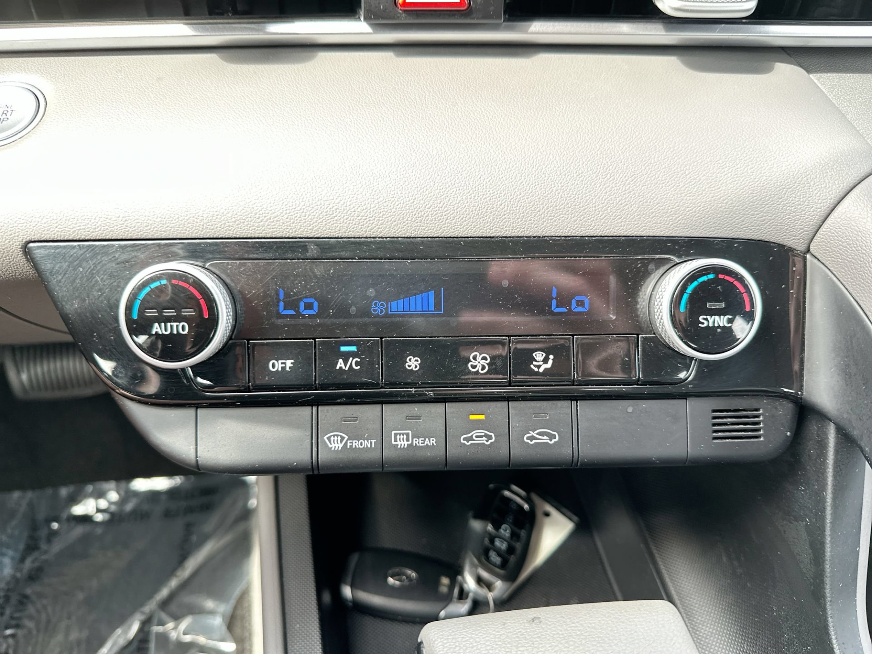 Used 2022 Hyundai Elantra SEL FWD image 16