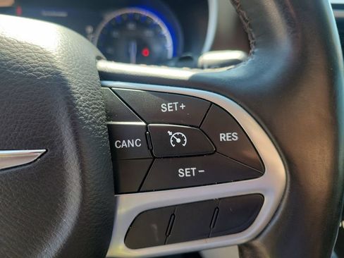 Used 2017 Chrysler Pacifica Touring-L Plus FWD image 26