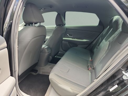 Certified 2023 Hyundai Elantra SE FWD image 16