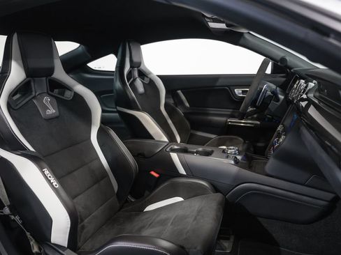 Used 2020 Ford Mustang Shelby GT500 w/ Carbon Fiber Track Pack RWD image 21