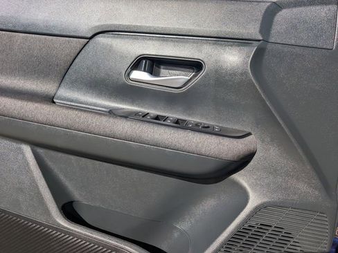 Used 2025 Nissan Kicks SV w/ Illumination Package image 13