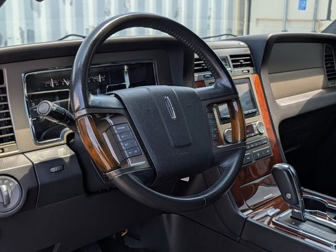Used 2014 Lincoln Navigator 2WD image 23