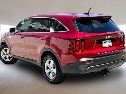 Certified 2022 Kia Sorento LX FWD image 4