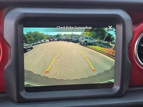 Used 2022 Jeep Wrangler Unlimited Rubicon w/ Cold Weather Group AWD/4WD image 21