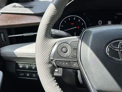 Used 2022 Toyota Avalon Limited w/ Advanced Safety Package FWD image 9