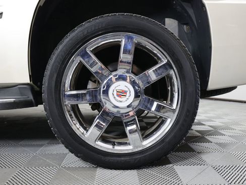 Used 2010 Cadillac Escalade Luxury AWD/4WD image 8
