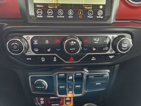 Used 2022 Jeep Gladiator Rubicon w/ Cold Weather Group image 17