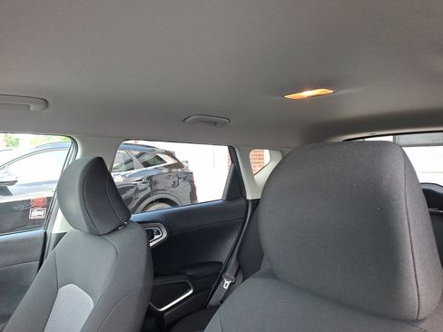 Used 2020 Kia Soul LX FWD image 30