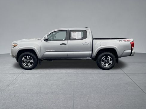Used 2019 Toyota Tacoma TRD Sport image 4