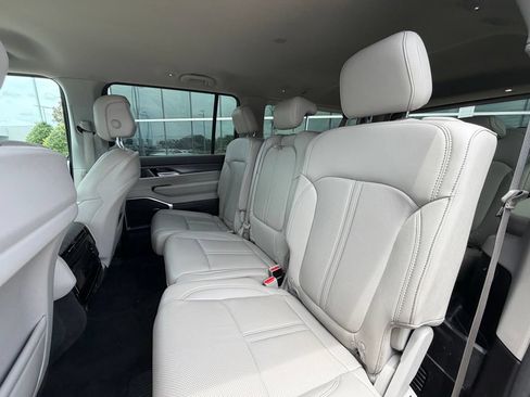 Used 2024 Jeep Wagoneer L Series II RWD image 23