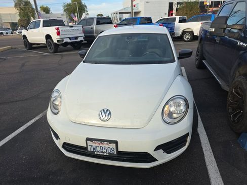 Used 2017 Volkswagen Beetle 1.8T S image 10