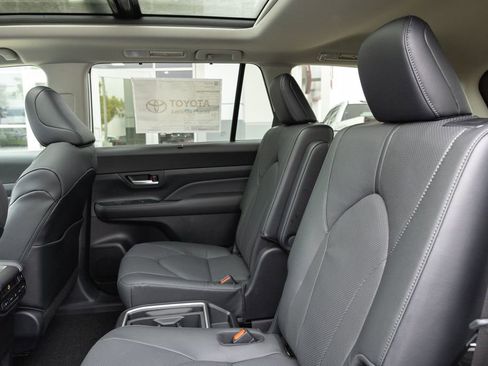 New 2026 Toyota Grand Highlander AWD Hybrid image 10