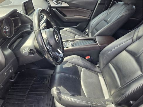 Used 2018 MAZDA MAZDA3 Touring w/ Appearance Package FWD image 12