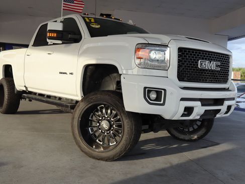 Used 2017 GMC Sierra 3500 Denali w/ Duramax Plus Package image 3