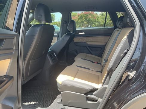 Used 2021 Volkswagen Atlas Cross Sport SE FWD image 11