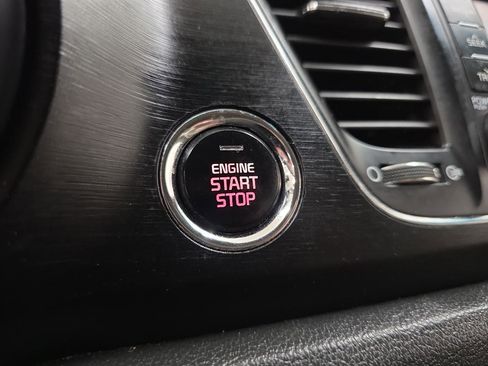 Used 2019 Kia Sedona EX image 43