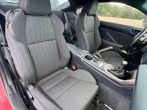 Used 2022 Toyota GR86 w/ ALL Weather Mat Package (TMS) RWD image 12