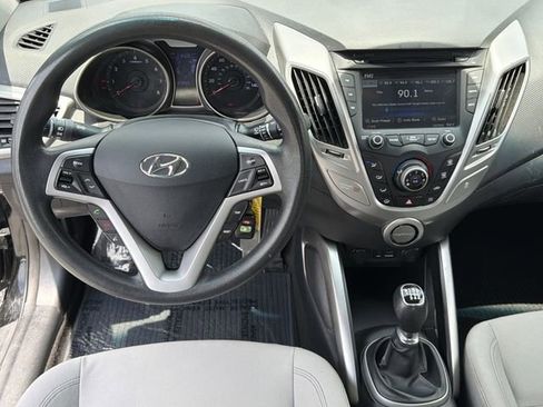 Used 2013 Hyundai Veloster FWD image 21