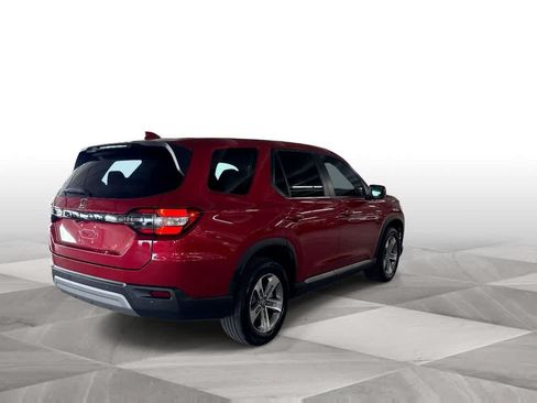 Used 2025 Honda Pilot EX-L image 8