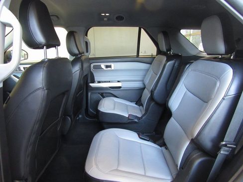 Used 2021 Ford Explorer XLT w/ Equipment Group 202A image 16