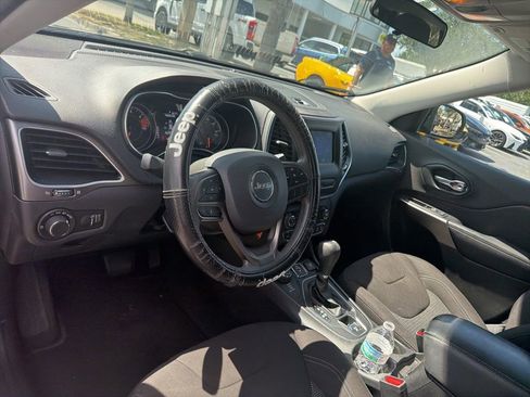 Used 2020 Jeep Cherokee Latitude AWD/4WD image 9