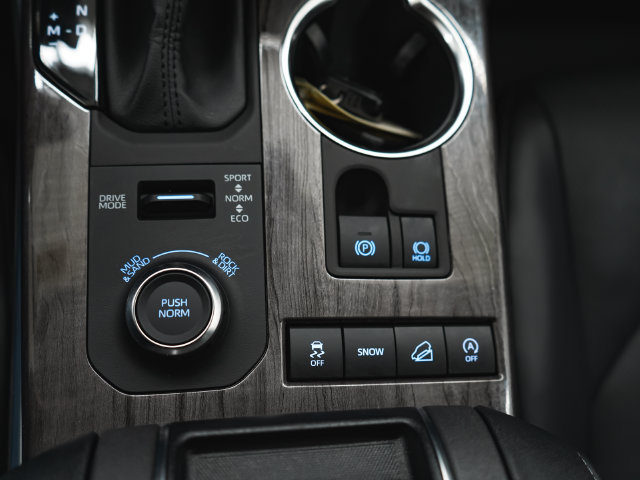 Used 2022 Toyota Highlander Limited AWD/4WD image 32