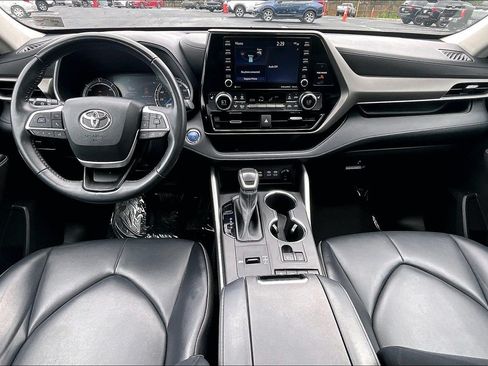 Used 2022 Toyota Highlander XLE AWD/4WD image 14